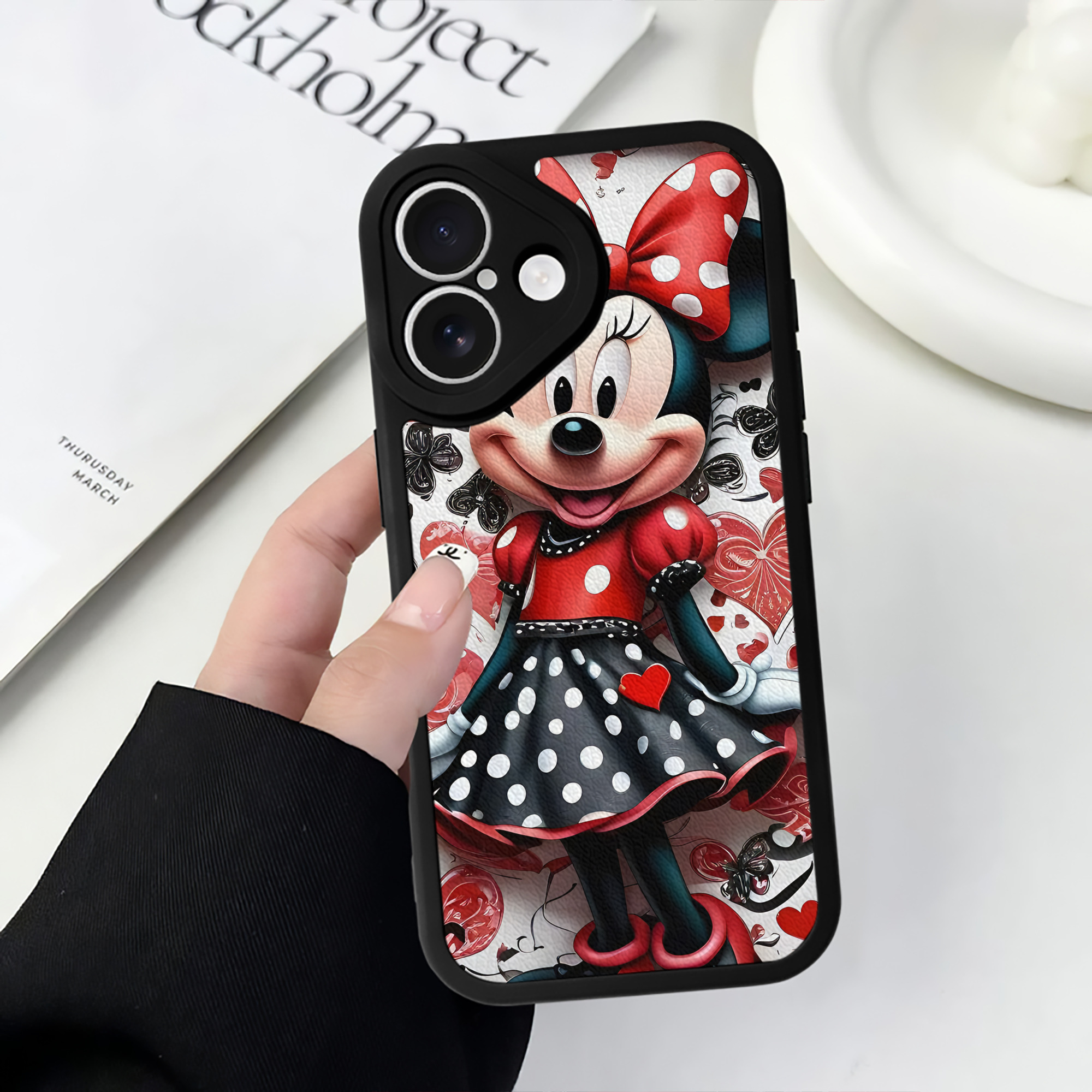 （画像用） ミッキーマウス Mickey Mouse 【iPhone 16シリーズ対応】シリコンスマホケース（レザー調） 材質：シリコン